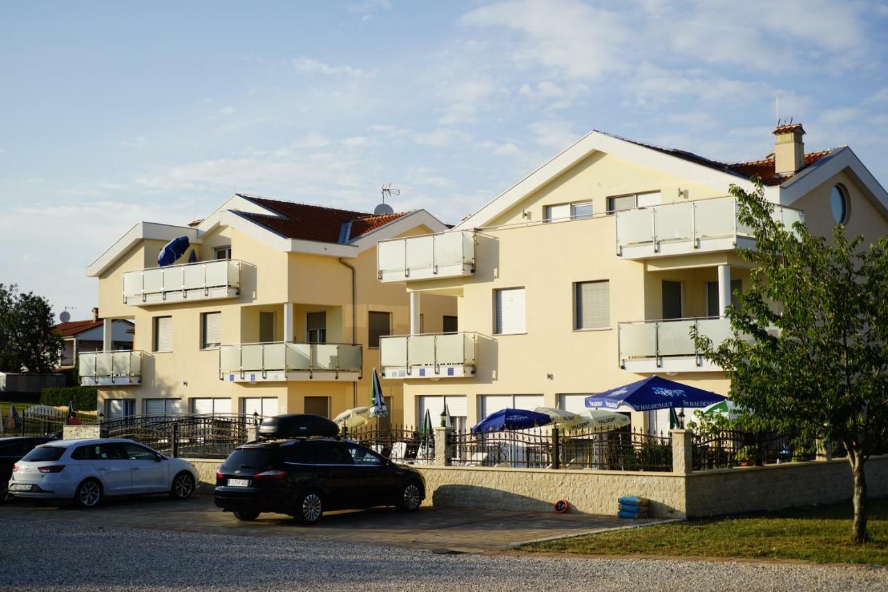 Funtana Appartements An Der 1 Reihe Vom Meer Bagian luar foto